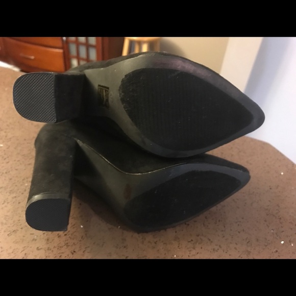 Cape Robbin women’s 6 ankle booties, embroidered, black and red - Picture 4 of 5